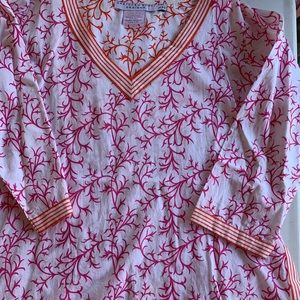 Adorable Gretchen Scott Designs tunic